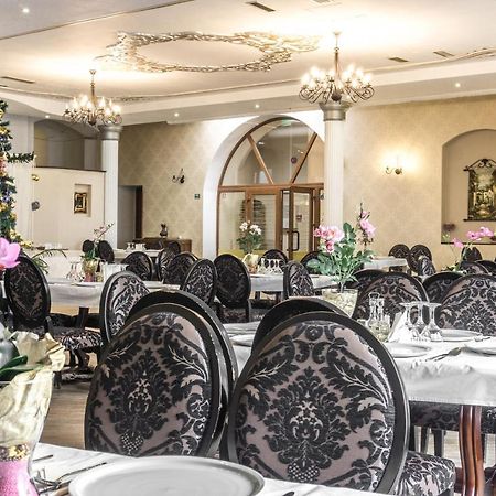 Hotel Ferdinand Хацег Экстерьер фото