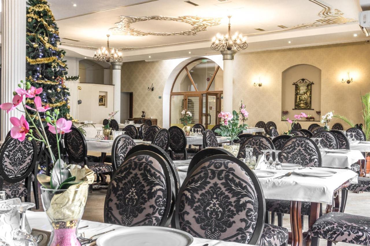 Hotel Ferdinand Хацег Экстерьер фото