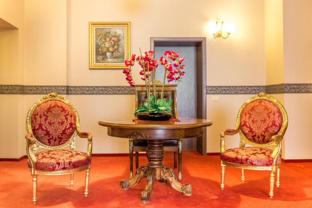 Hotel Ferdinand Хацег Экстерьер фото