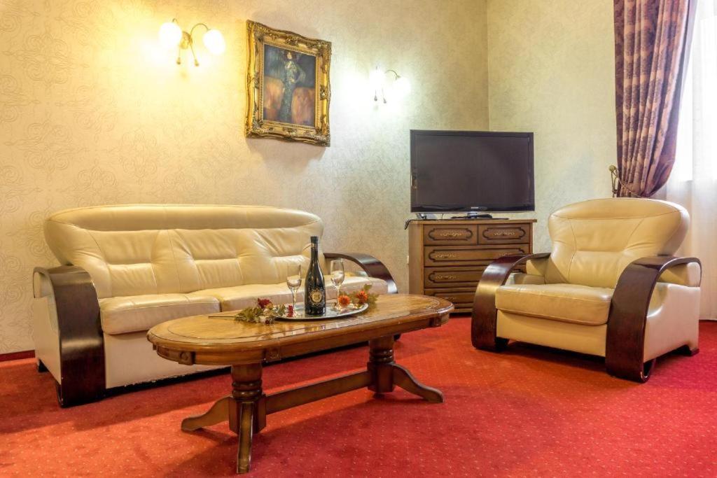 Hotel Ferdinand Хацег Экстерьер фото
