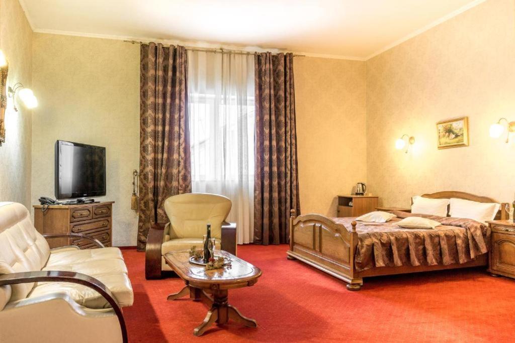 Hotel Ferdinand Хацег Экстерьер фото